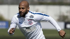 Fellipe Bastos (Corinthians) - Tende a perder ainda mais espaço com a chegada de Renê Júnior. Jogou pouco em 2017.