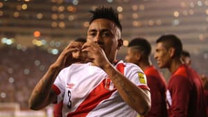 Cueva marcou golaço pelo Peru na última quinta