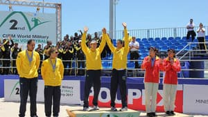 Ágatha e Duda comemoram o título mundial feminino, com Larissa e Ana Patrícia ficando com a prata