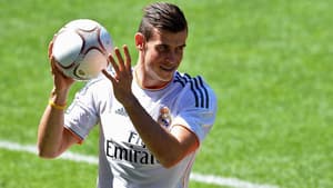 Mudança de ares? O galês Gareth Bale falou ao 'Daily Express' e demonstrou seu desejo de se juntar ao Manchester United na próxima janela. O jogador tem contrato com o Real Madrid até 2020, mas não pretende ficar no clube até lá