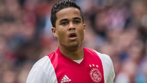 O atacante Justin Kluivert defende atualmente o Ajax. Ele é filho de Patrick Kluivert, ídolo da seleção holandesa