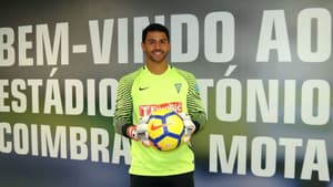 Renan Ribeiro assinou contrato de três anos com Estoril