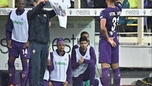 Vitor Hugo homenageia Astori na comemoração do gol - Fiorentina x Benevento