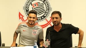 Pedro Henrique renovou contrato com o Corinthians