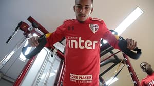 Aos 19 anos, Paulinho Boia diz que pode até ser emprestado, mas quer vingar no clube que o formou