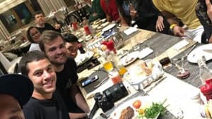 Jantar de Neymar, familiares e amigos no hotel em Sochi