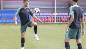 Cristiano Ronaldo já fez gol em Copa sobre o adversário desta segunda-feira e tem um iraniano na mira por recorde