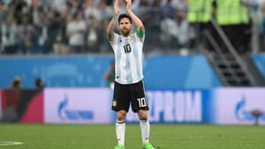 Aplausos para Messi, que marcou seu primeiro gol nesta Copa, abrindo caminho para o triunfo contra a Nigéria