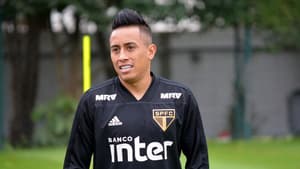 Cueva voltou a treinar no São Paulo na segunda-feira, mas pode nem jogar mais pelo clube