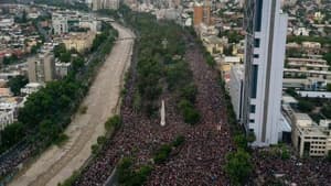 Em Santiago, 1,2 milhão de pessoas foram às ruas exigir mudanças na maneira como o Chile é conduzido