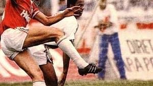 Roberto Dinamite enfrenta o Vasco, no empate sem gols entre o Cruz-Maltino e a Portuguesa