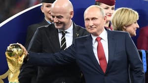 Vladimir Putin, presidente da Rússia, e Gianni Infantino, presidente da Fifa