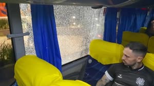 Ônibus do Figueirense é apedrejado pela torcida do Paysandu