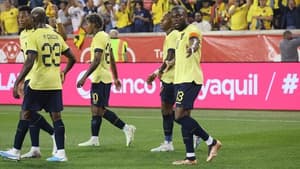 equador-vence-bolivia-gracas-a-tento-de-enner-valencia-Futebol-Latino-aspect-ratio-512-320