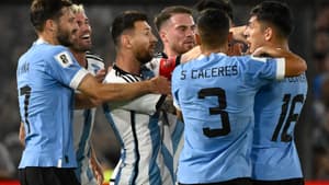 Uruguai define lista final para a Copa com Arrascaeta e Martín
