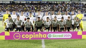 Foto-dos-jogadores-perfilados-do-Corinthians-Copinha-aspect-ratio-512-320