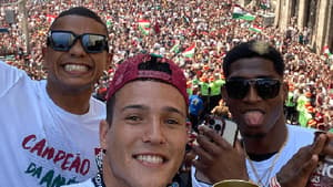 Jogadores do Fluminense celebram título da Copa Libertadores no Centro do Rio