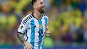 Lionel-Messi-Brasil-Argentina-scaled-aspect-ratio-512-320