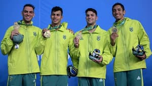 Nadadores-brasileiros-Fernando-Scheffer-Guilherme-Costa-Murilo-Setin-Sartori-e-Breno-Correia-jpg-aspect-ratio-512-320