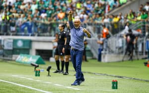 Fluminense e Mano Menezes conversam por renovação de contrato