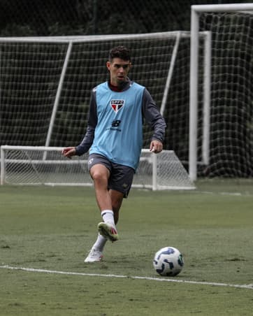 Oscar participou das atividades com os preparadores do time (Foto: Erico Leonan / São Paulo FC)