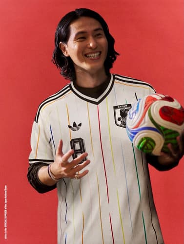 Visual retrô da camisa do uniforme reserva da seleção do Japão conquistou os torcedores 