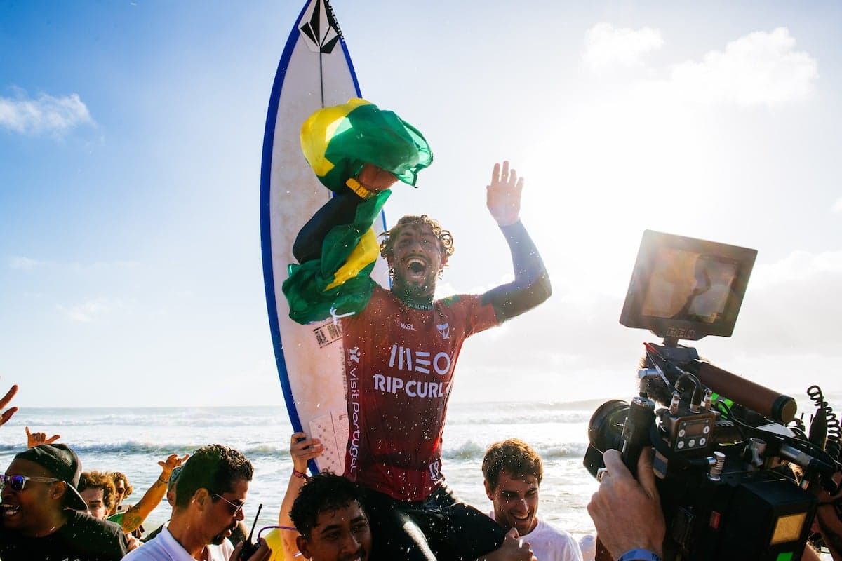 WSL Brasil no topo do surfe! João Chianca conquista a etapa de Peniche