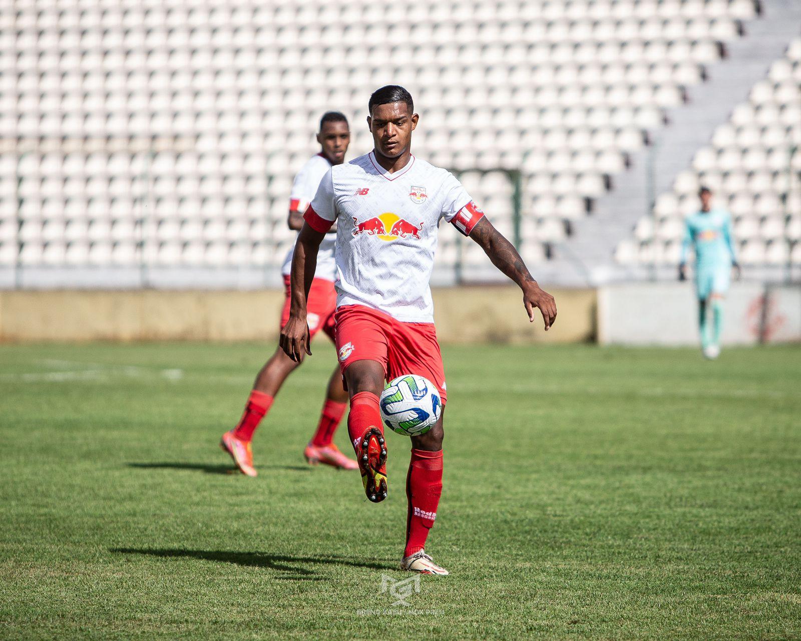 Após sete meses fora, Luciano Santos vive nova fase no Bragantino ...