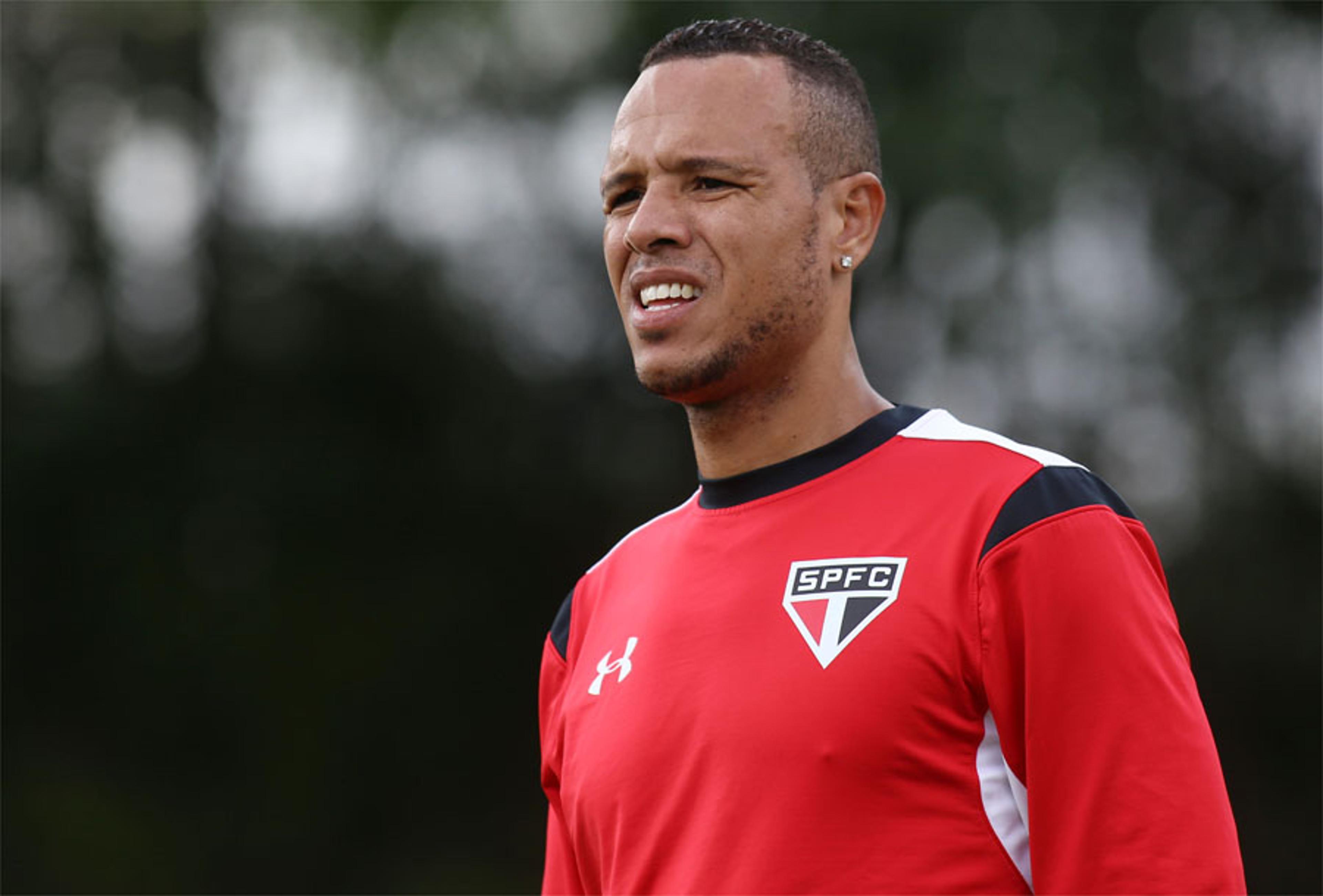 Luis Fabiano volta a treinar e pode reforçar o São Paulo contra o Santos