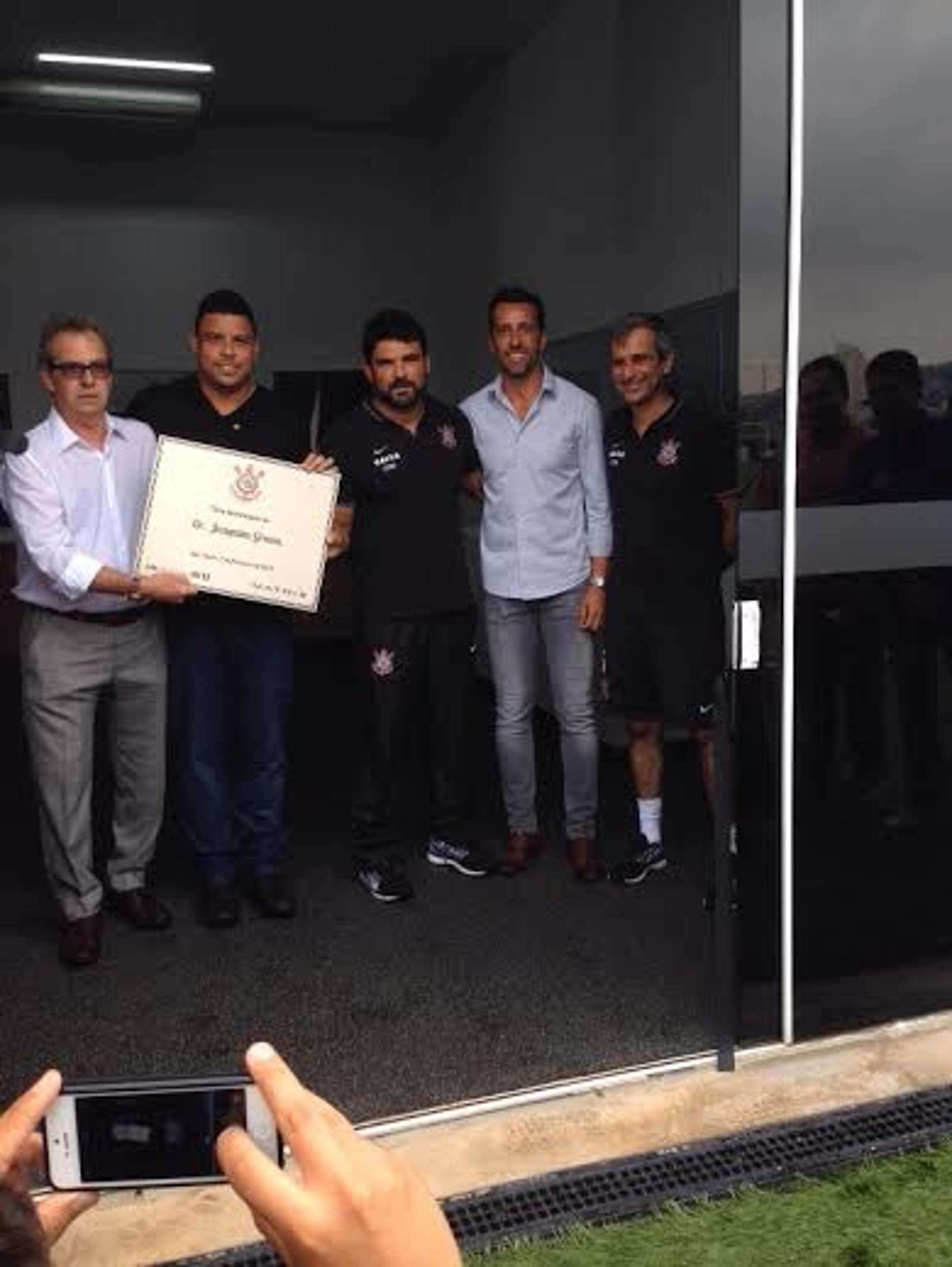 Torcida do Corinthians pede fico de Mazziotti, que pode sair nesta terça