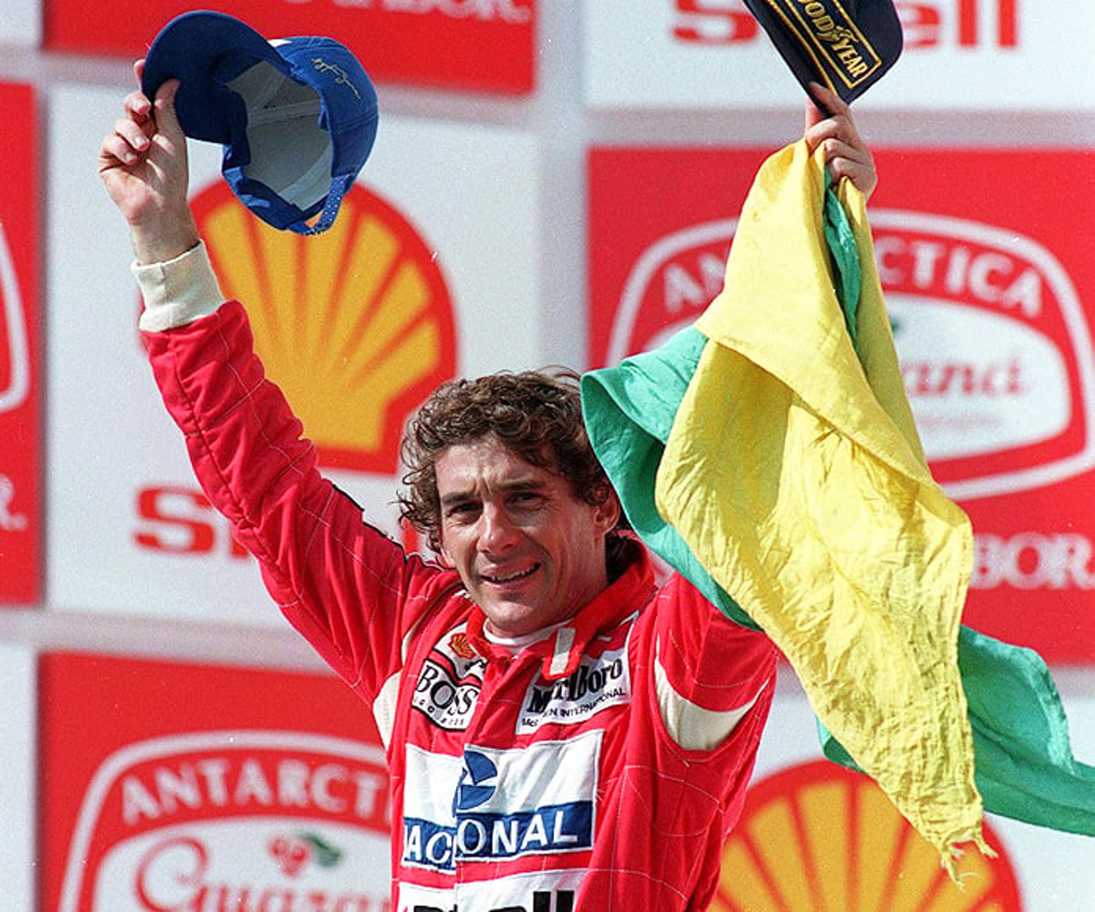 Ídolos do esporte homenageiam e relembram dia da morte de Senna