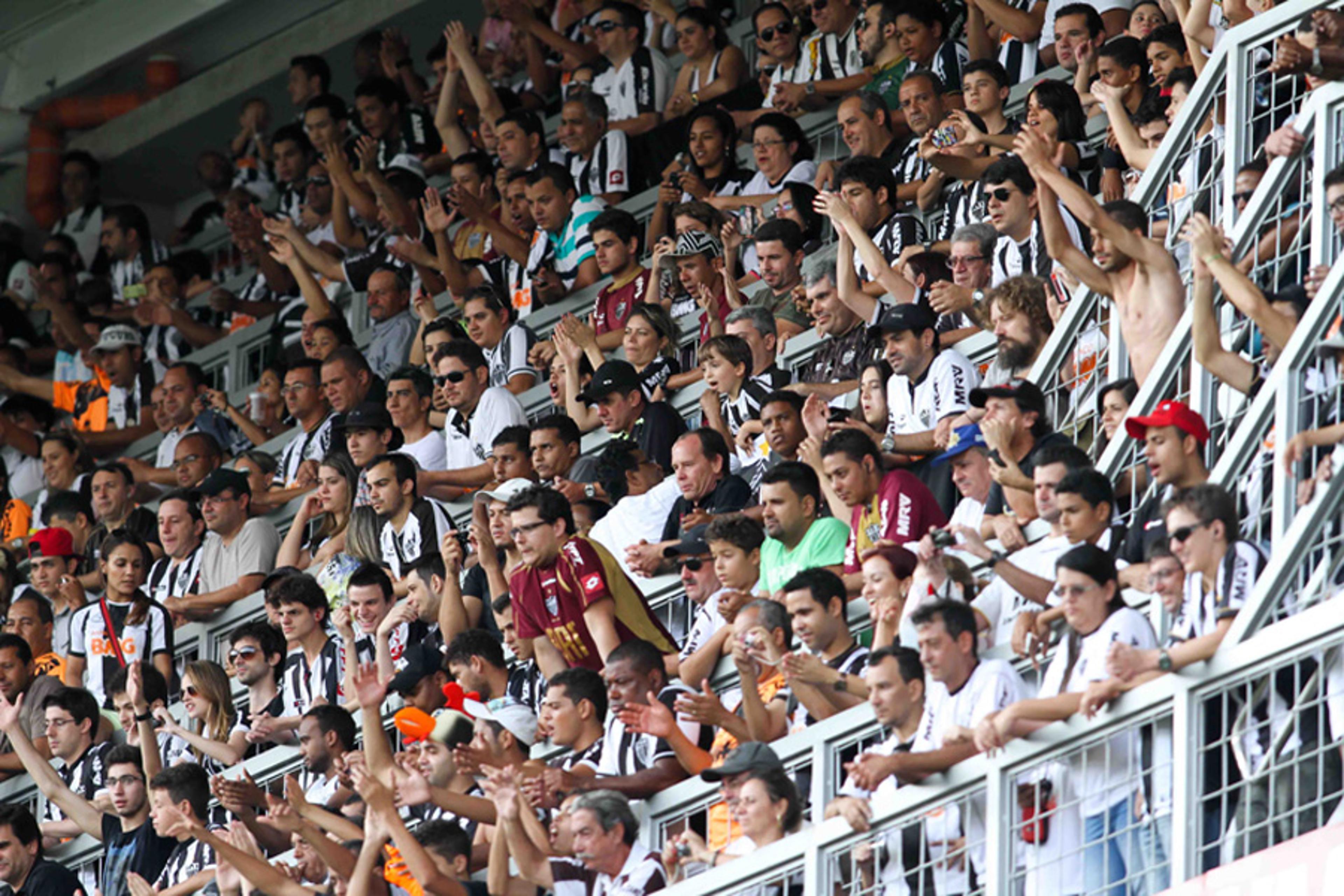 Sem ir a muitos jogos, sócio-torcedor do Galo ajuda o clube e economiza