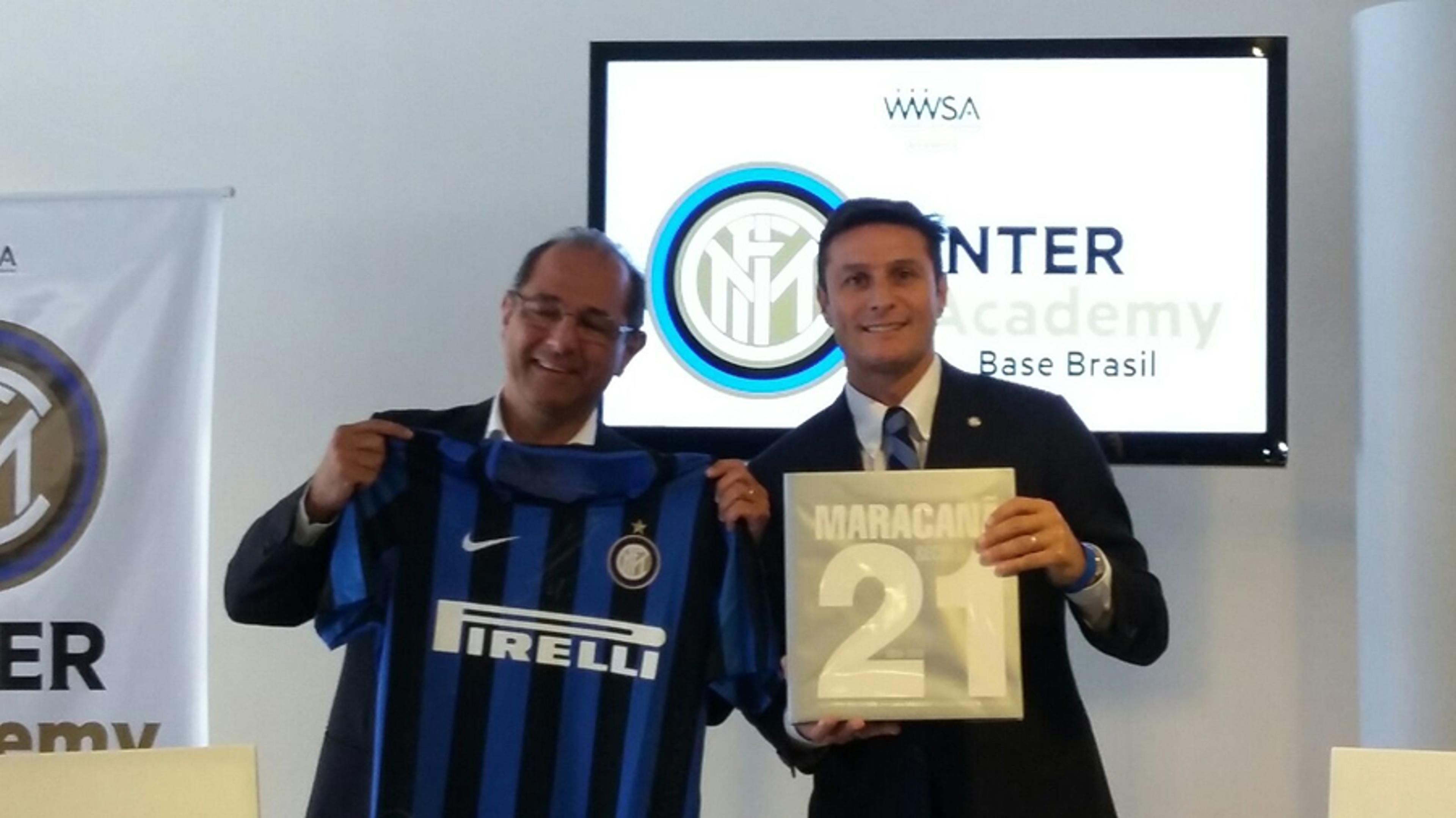 Com ídolo Zanetti, Inter de Milão lança escolinhas pelo Brasil