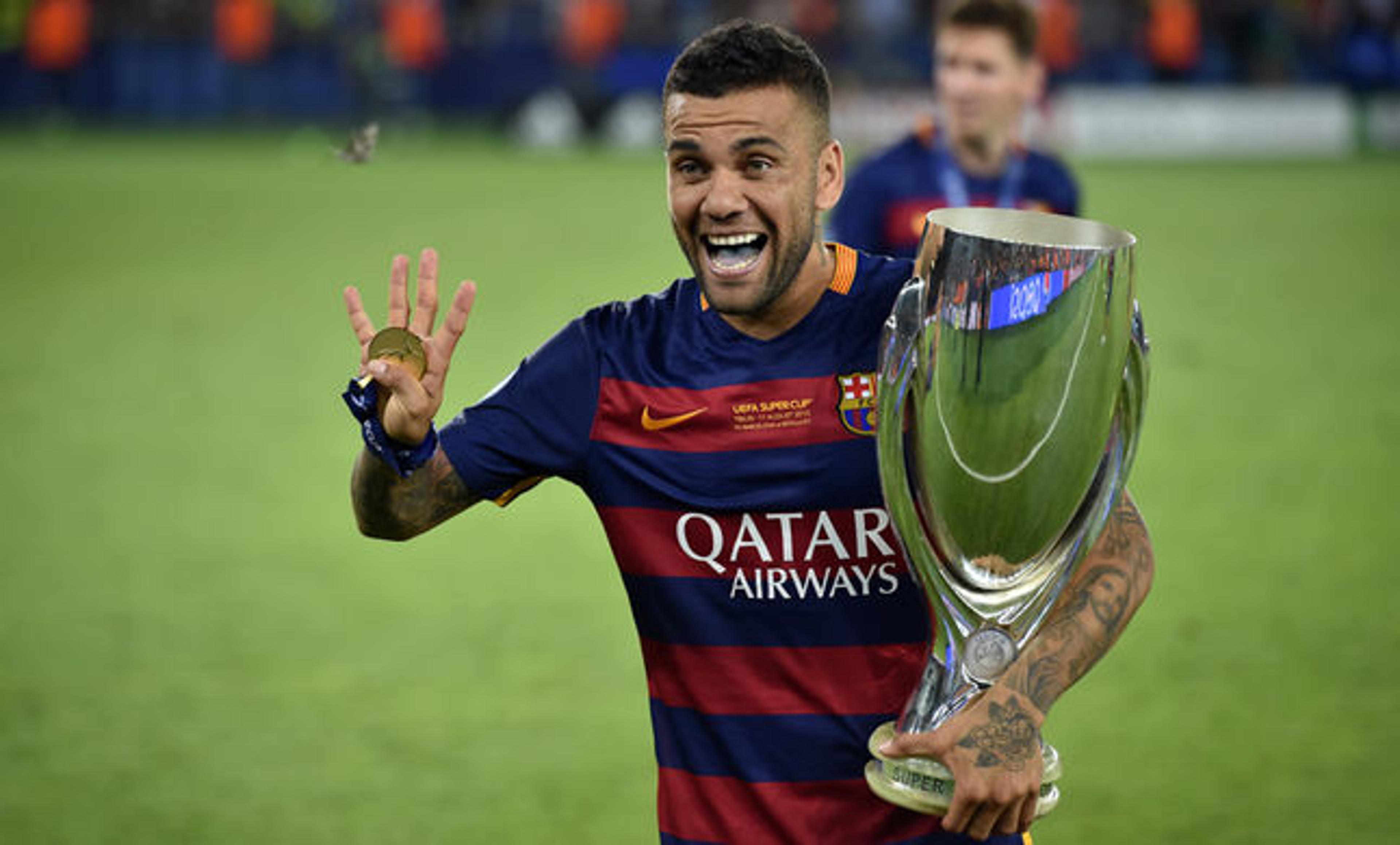 Daniel Alves atinge marca expressiva em vitória do Barcelona