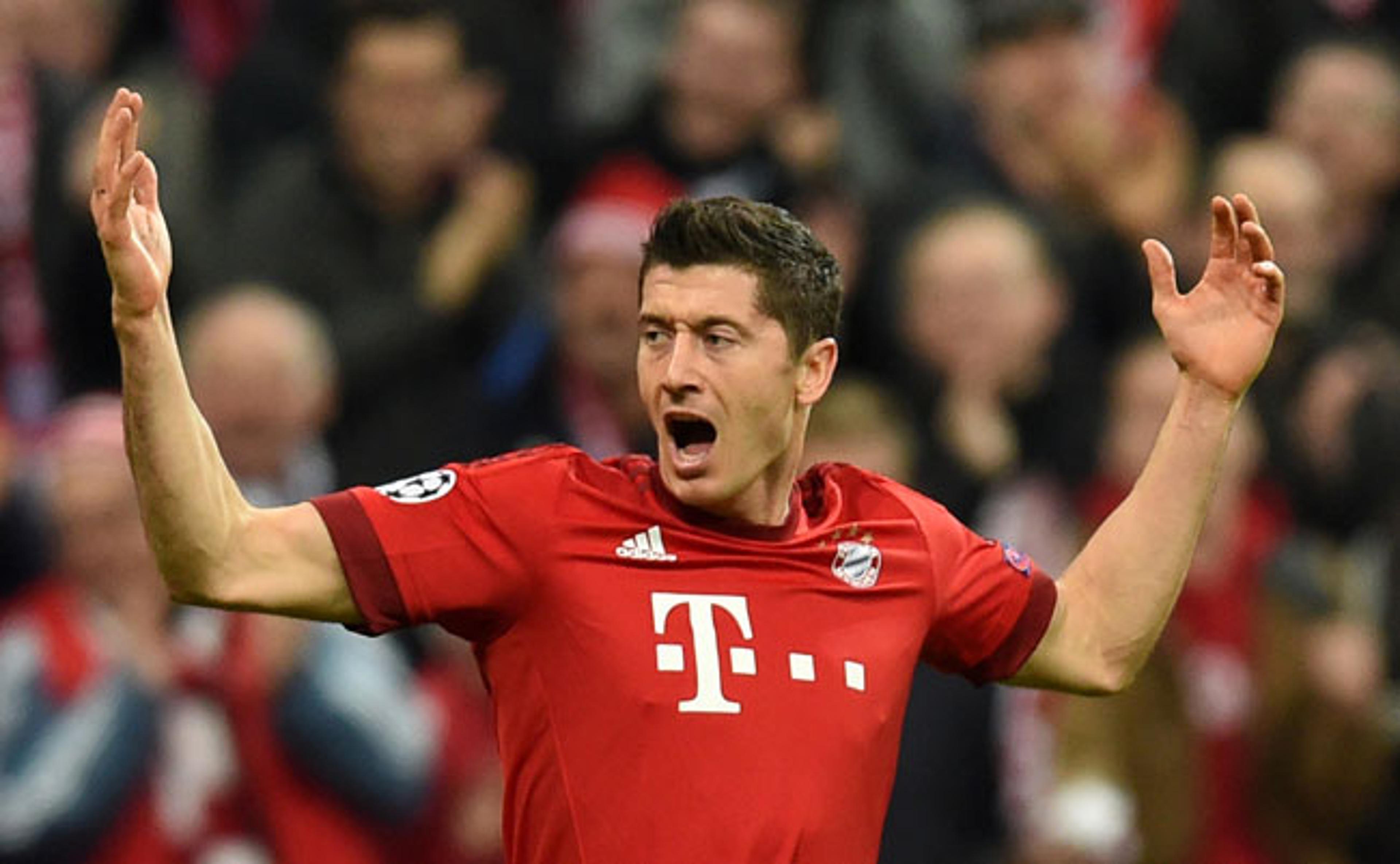 Com aval de Klopp, Liverpool quer Lewandowski e atacante do Porto