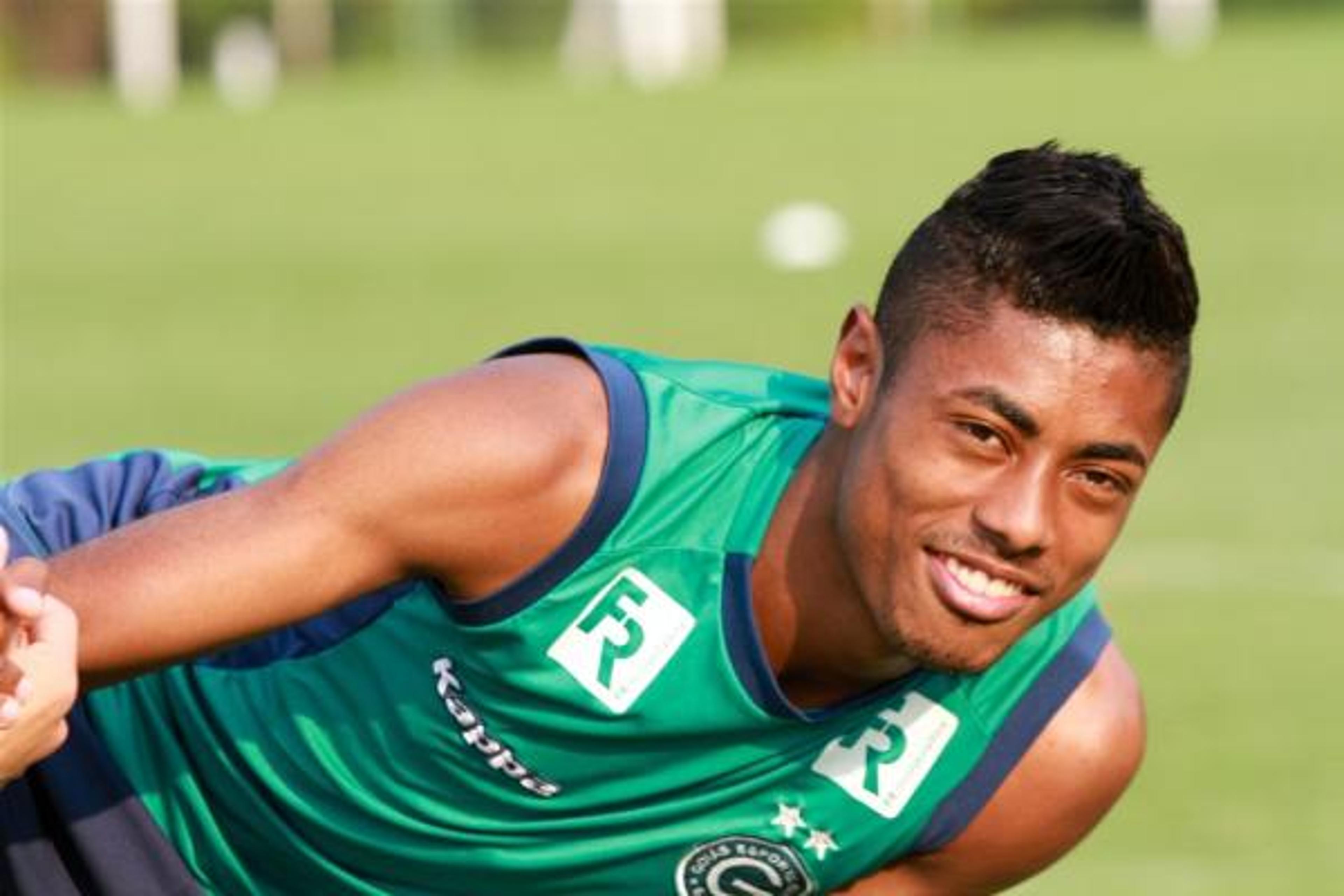 Destaque no Goiás, Bruno Henrique assina com Wolfsburg