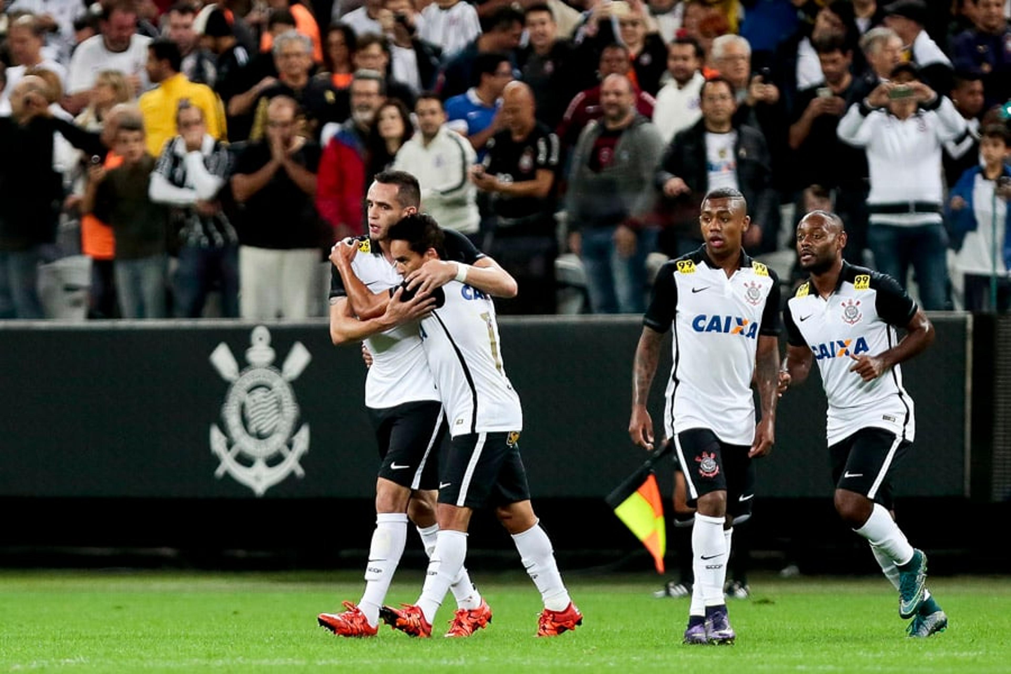 Tite reclama de ‘firula’ do Timão e diz não saber se verá partida do Galo