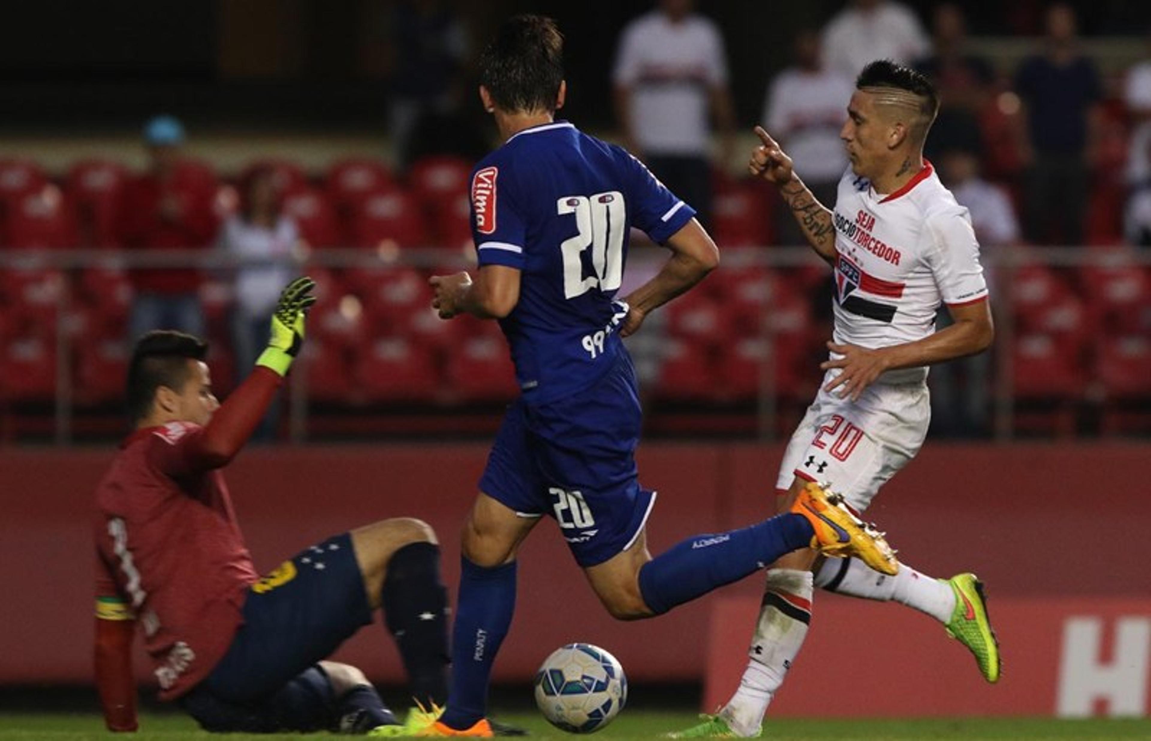 São Paulo e Cruzeiro defendem séries invictas no Mineirão