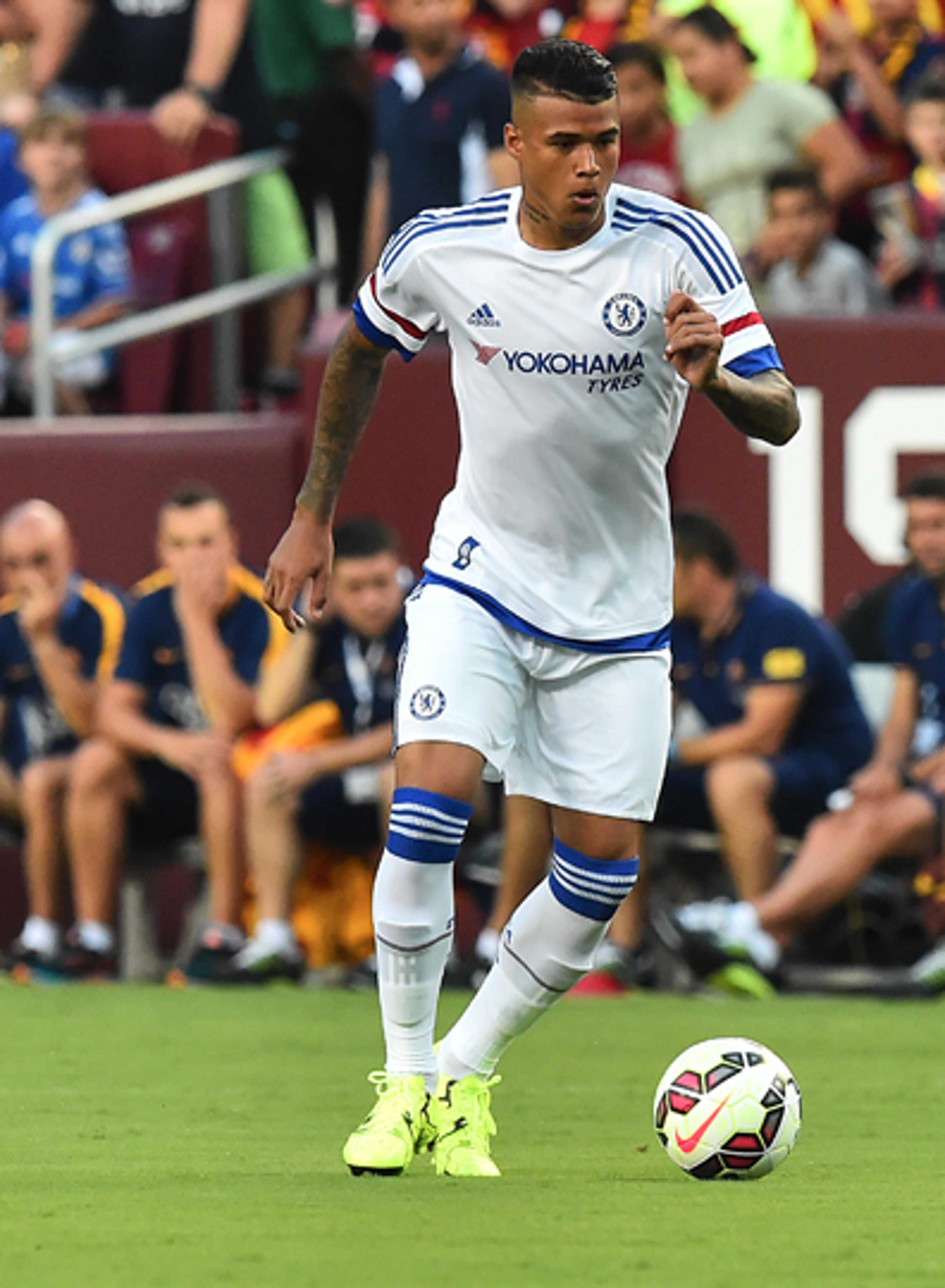 Kenedy volta ao Chelsea e terá futuro definido pelo técnico Antonio Conte