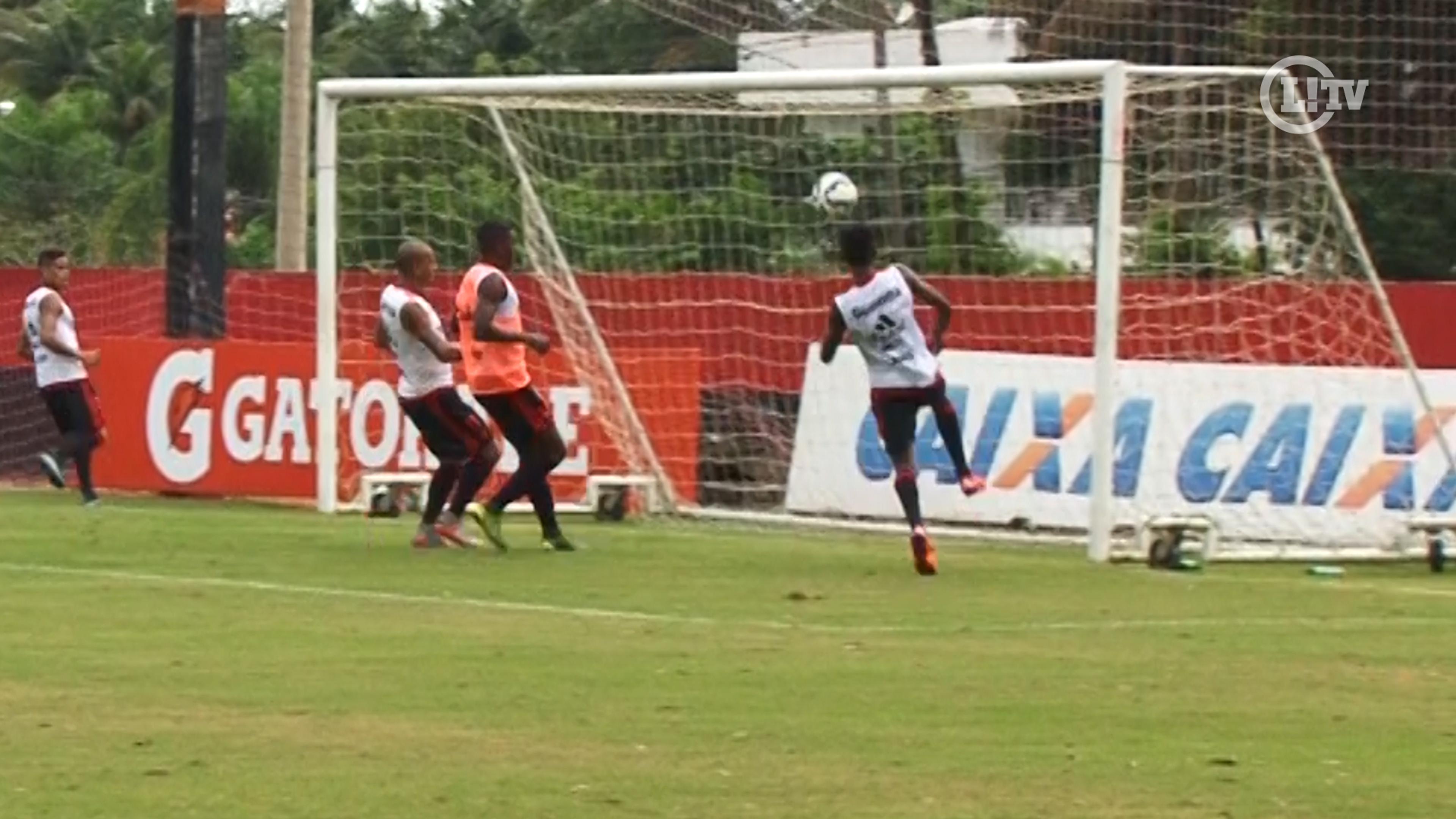 VÍDEO: Após boa jogada de ataque, Gabriel marca e encerra treino do Fla