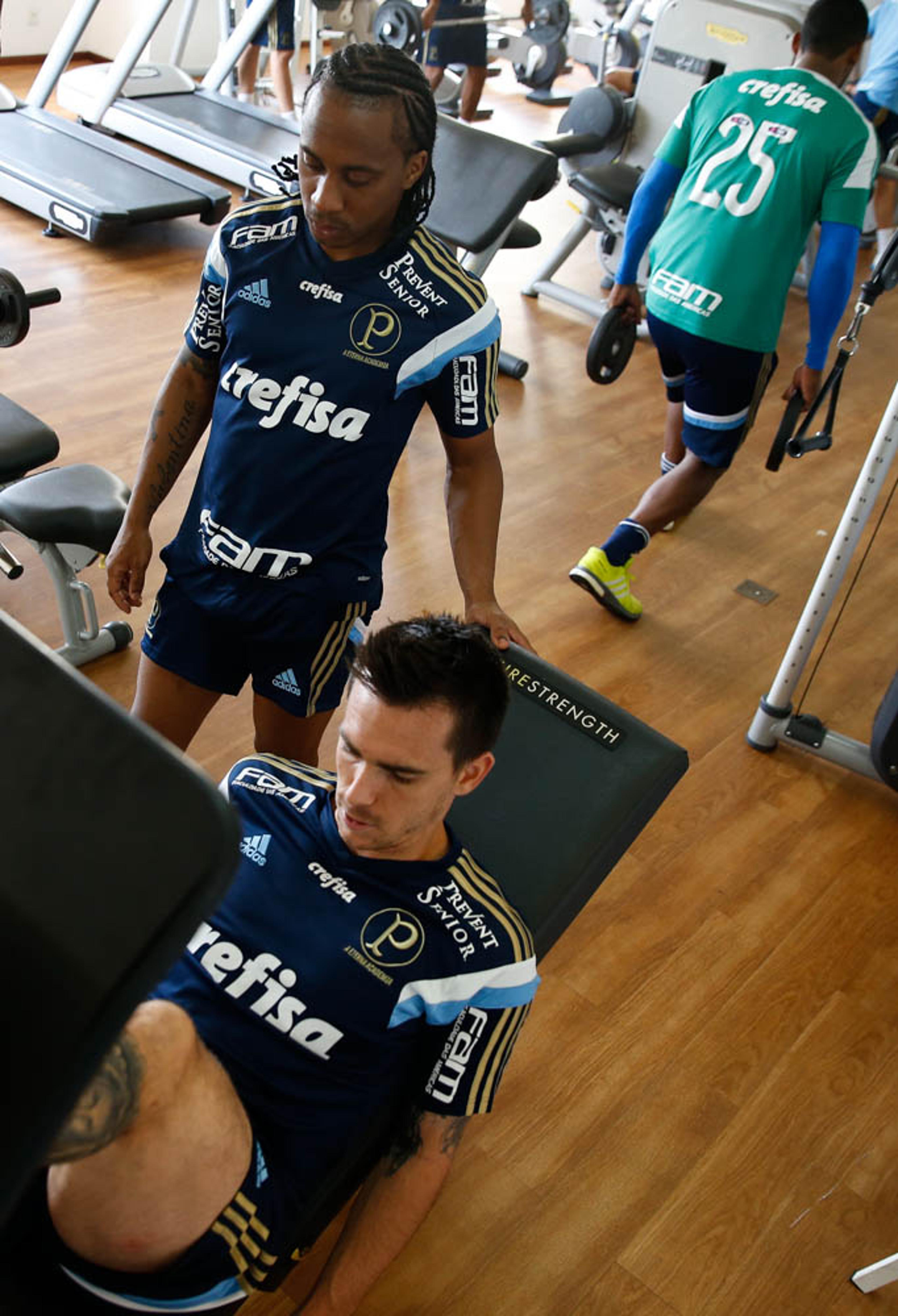 Após sábado de testes no time, Palmeiras realiza treino funcional