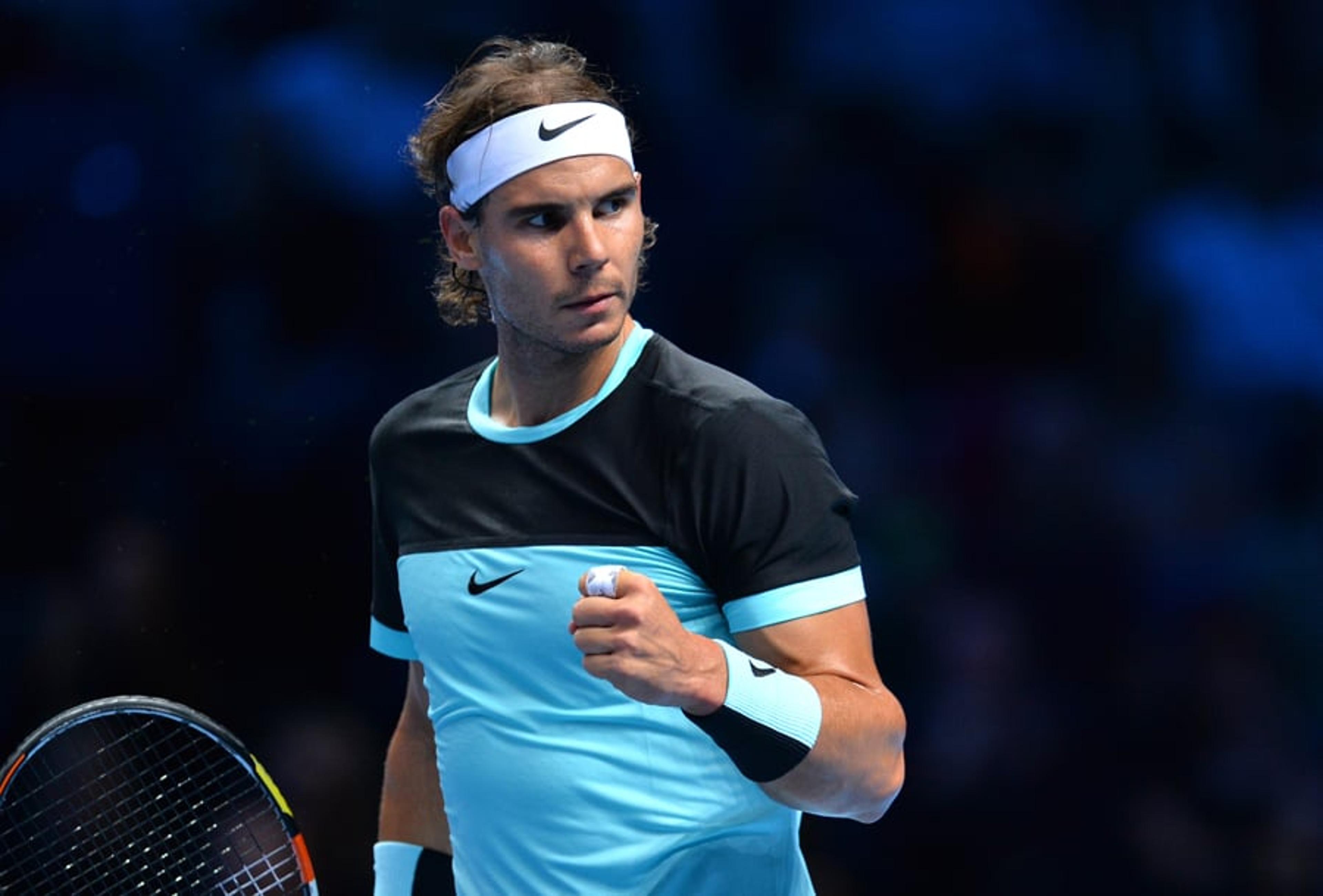 Nadal sofre, mas vence Ferrer de virada e encara Djokovic na semi em Londres