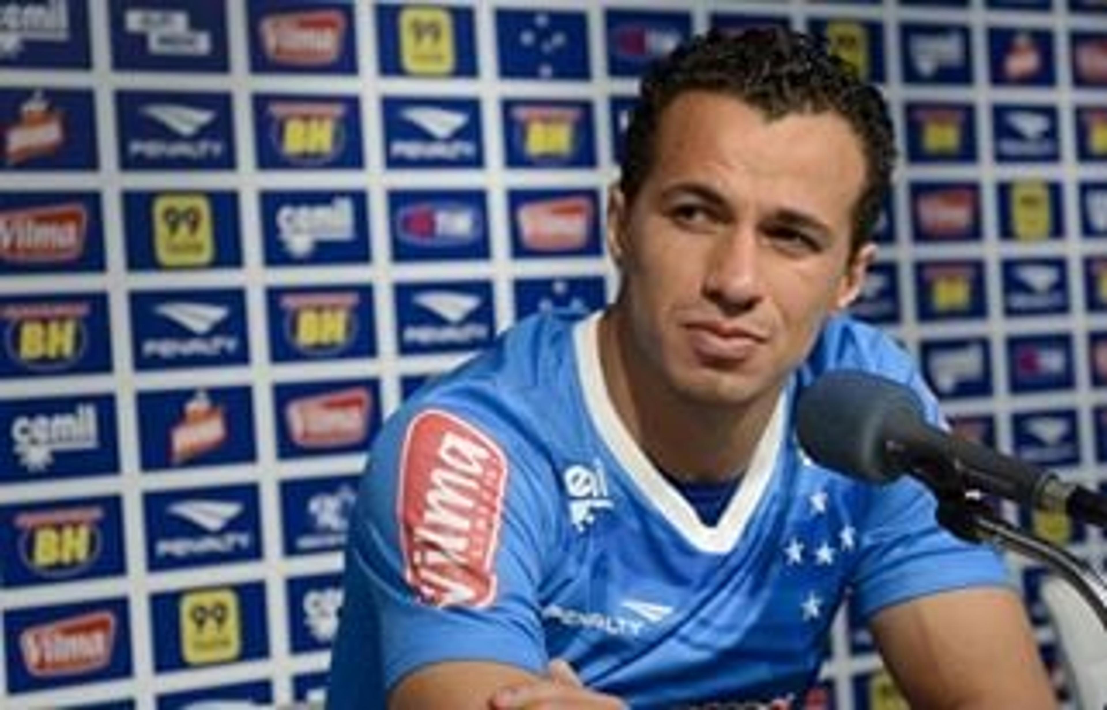 Em litígio com o Santos na Justiça, Damião vira alvo do Inter para 2016