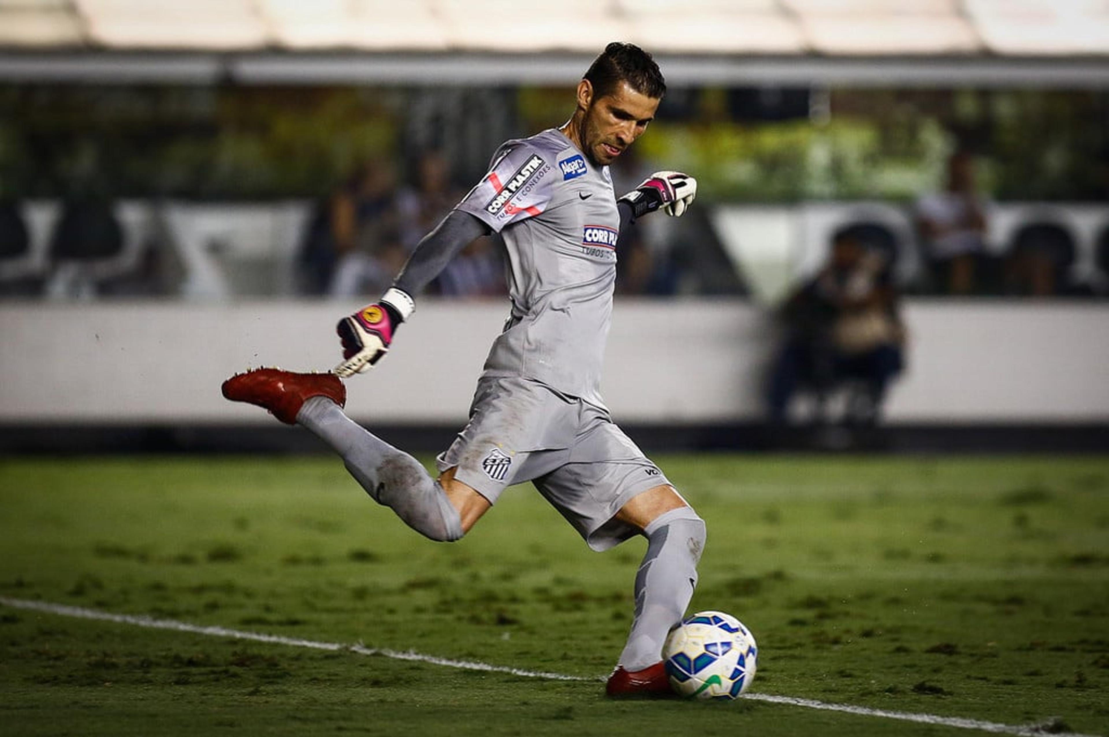 Herói calado, Vanderlei revê ex-clube em nome de grande fase pelo Santos