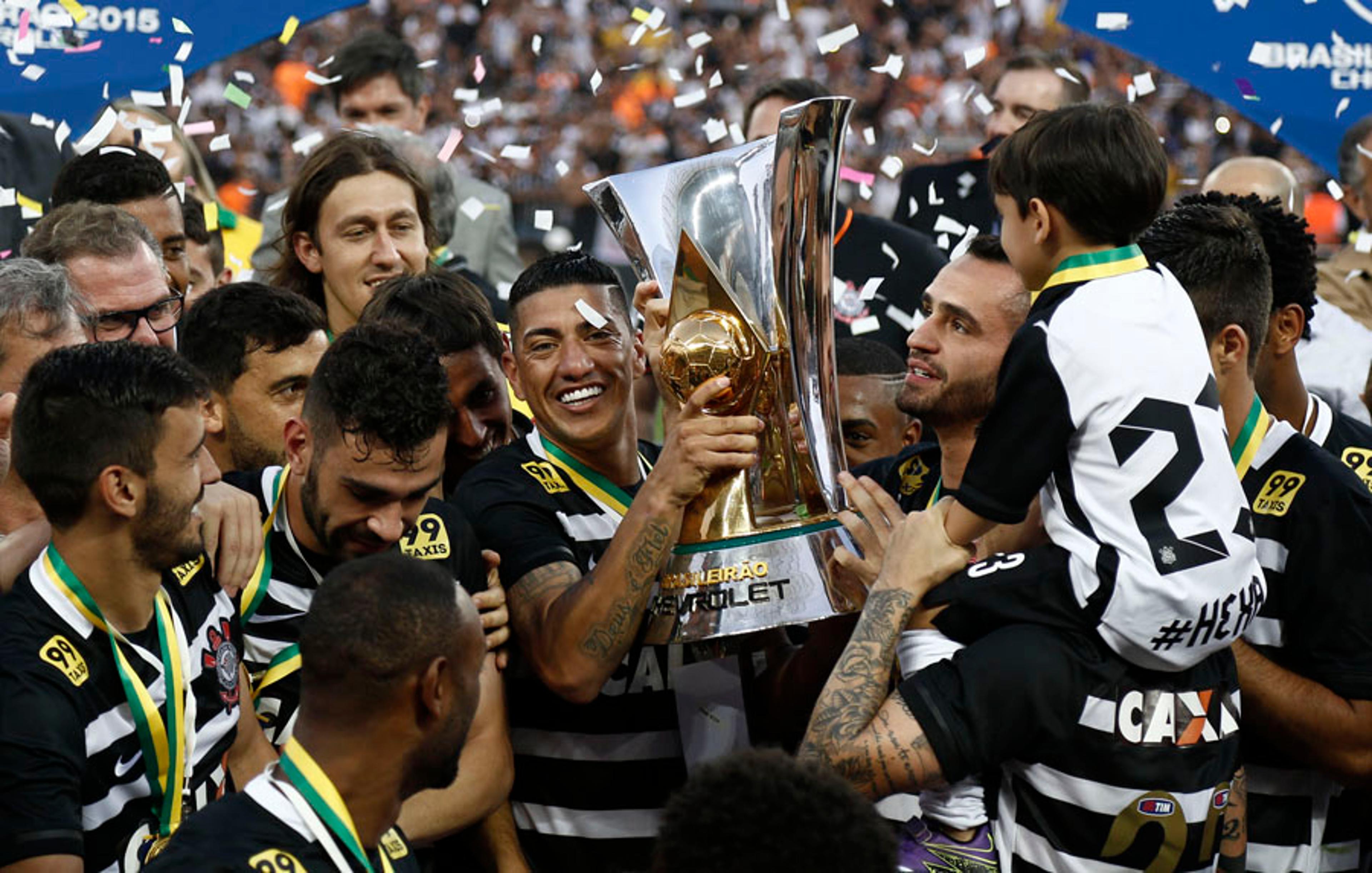 Corinthians demonstra otimismo na renovação do volante Ralf