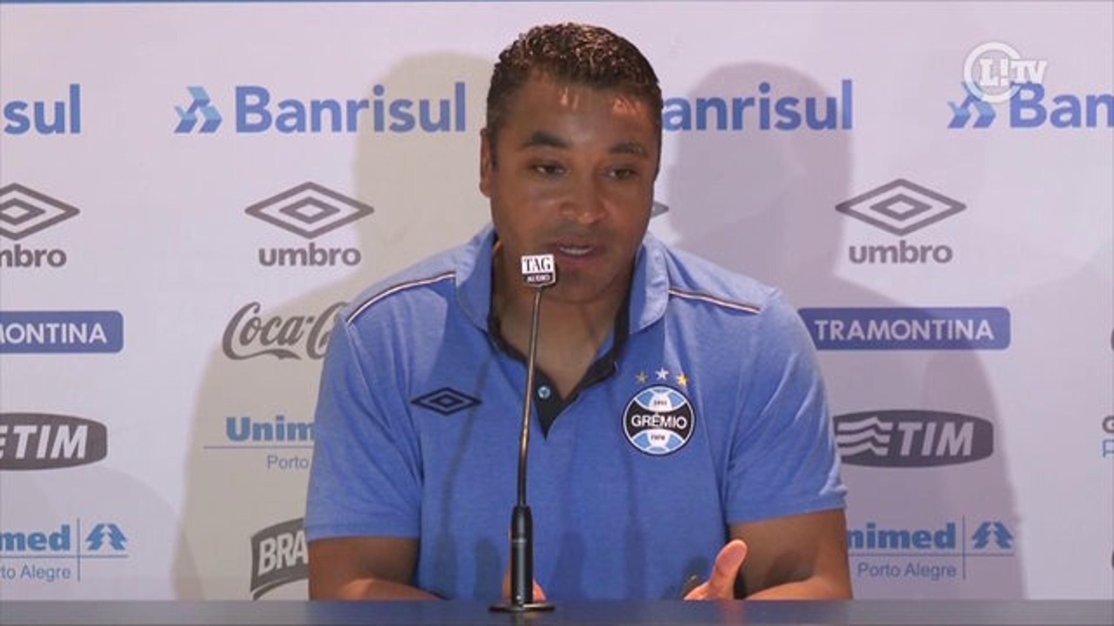 VÍDEO: Roger enaltece campanha, mas diz que Grêmio precisa de títulos em 2016