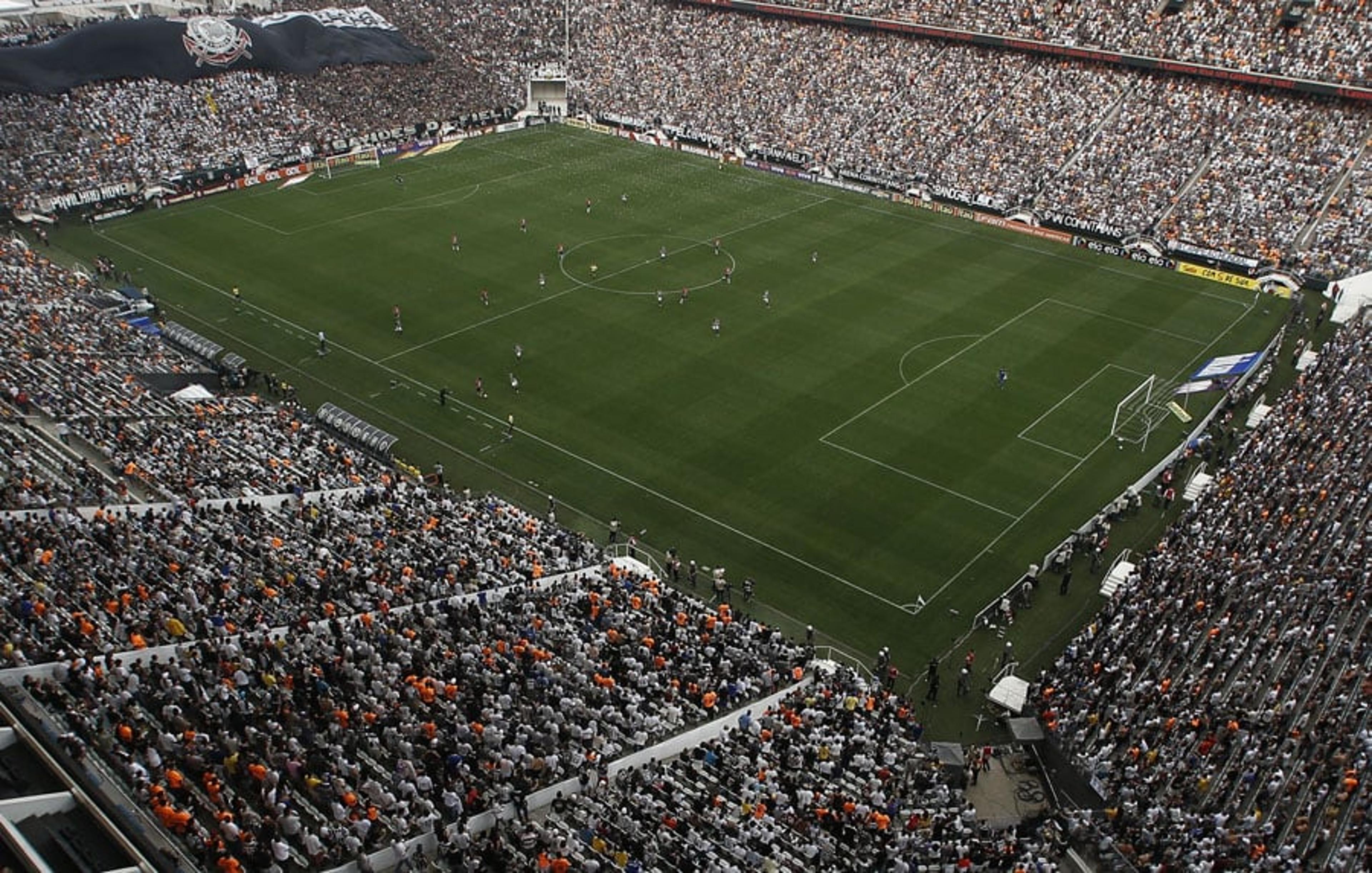 Corinthians entra em campo para ‘selar’ recorde de média de público