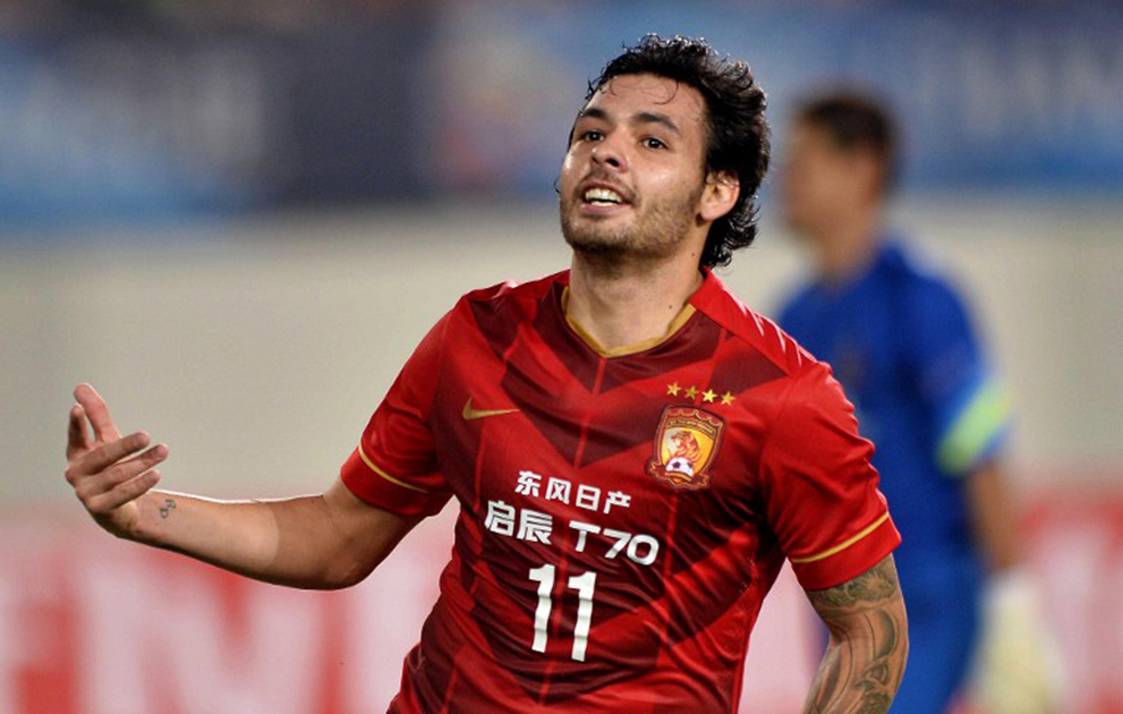 Lucho elogia brasileiros e diz que Goulart é o melhor do Guangzhou