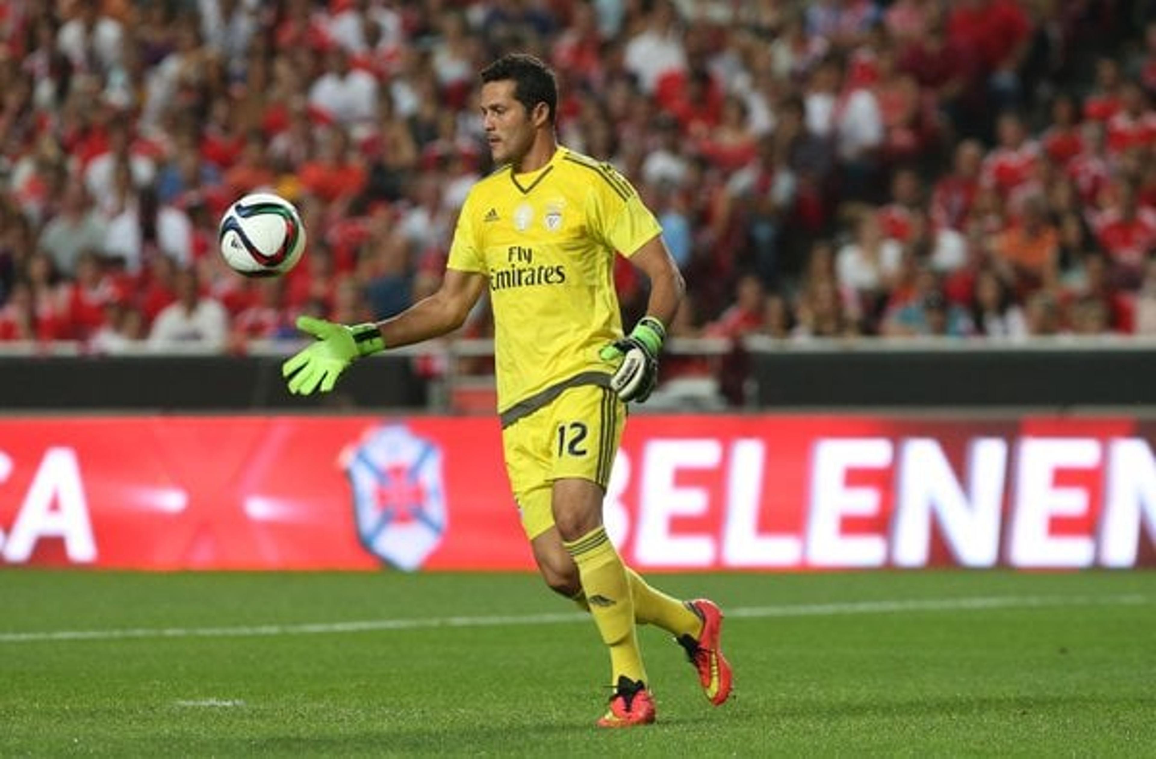 Emocionado! Julio César faz vídeo e chora em despedida do Benfica