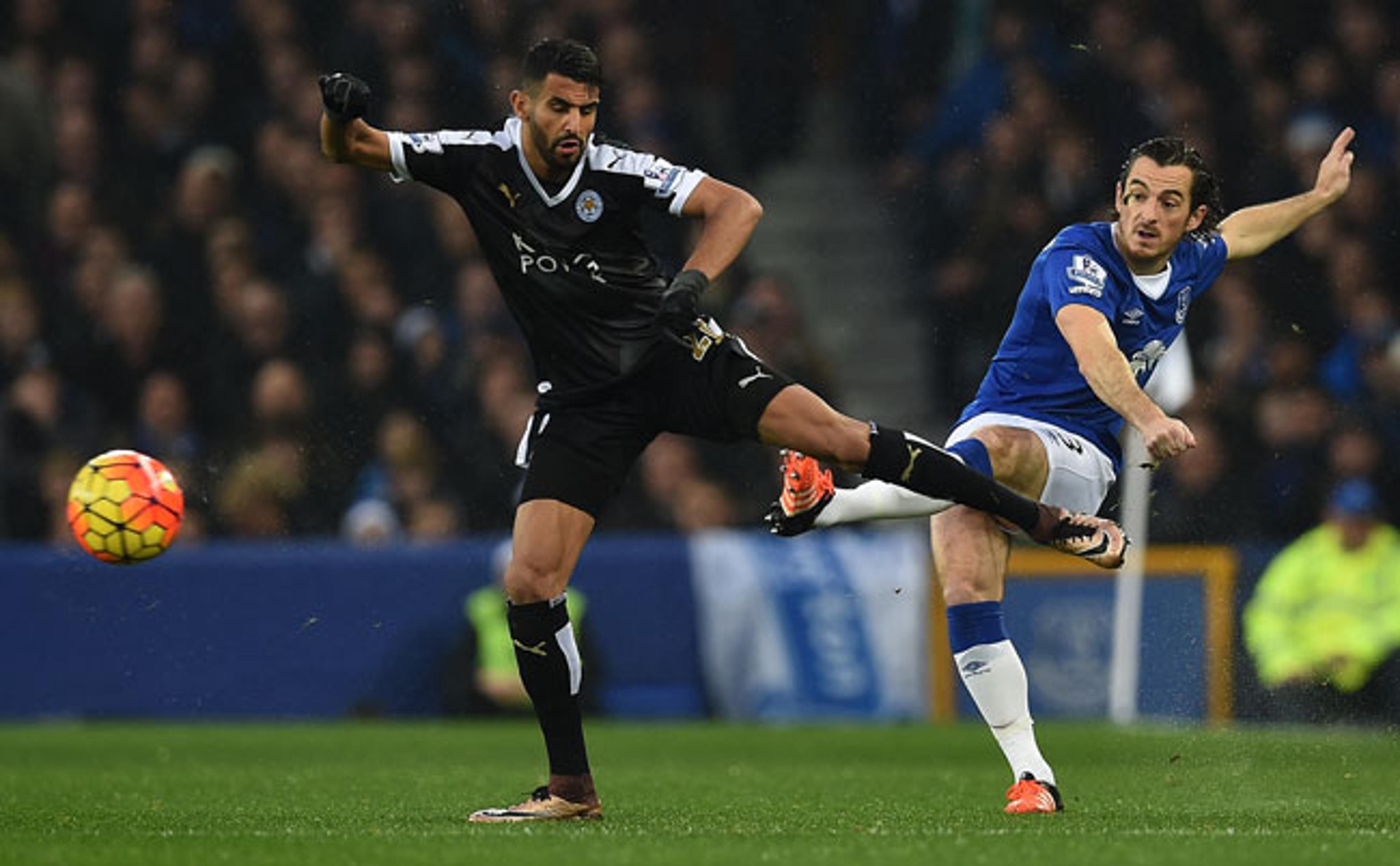 Destaque do Leicester, Mahrez recebe aviso: ‘Se começar a pensar em outras equipes, vai para o banco’